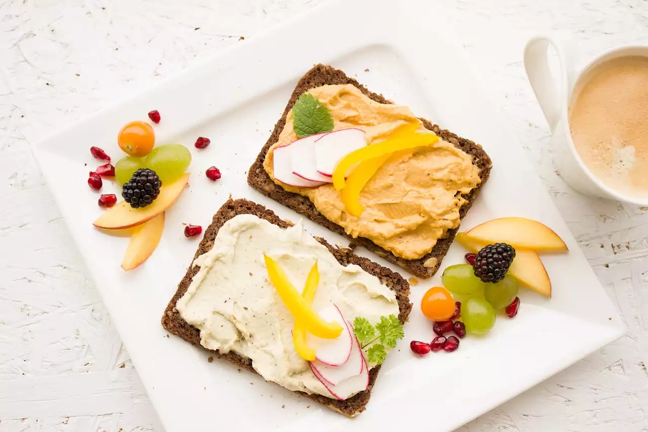 Consigli per preparare una colazione equilibrata e soddisfacente spendendo poco